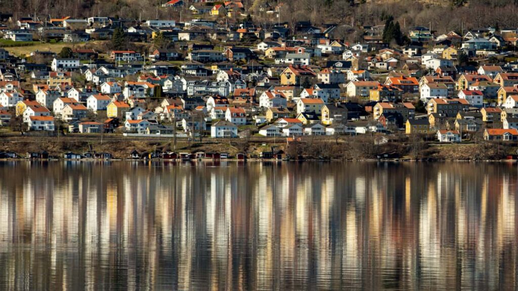 Guia practica para creadores en Ecuador: como localizar y contactar marcas de Egipto en WeChat para producir videos de reaccion musical.