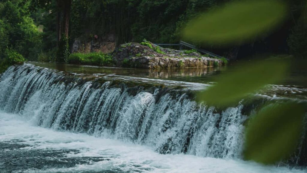 Guia practica para creadores en Ecuador: como localizar y contactar marcas griegas en Shopee para resenar productos de belleza y cuidado facial.