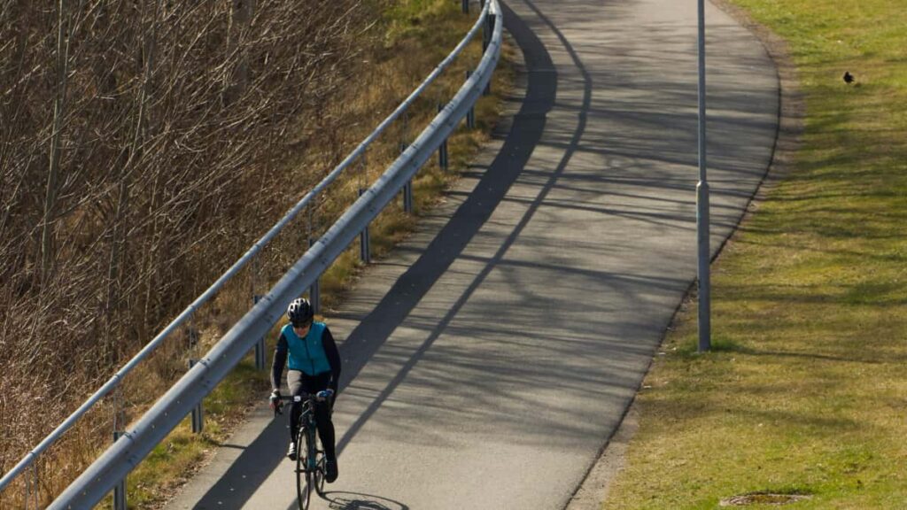 Guia practica para creadores en Ecuador: estrategia paso a paso para encontrar, conectar y ser featured por marcas de Kuwait en LinkedIn.
