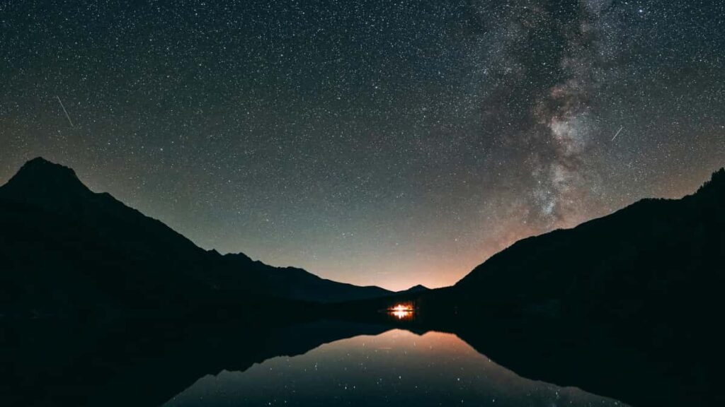 Guia practica para creadores en Ecuador: como localizar, contactar y negociar con marcas belgas en Discord para resenas de hoteles patrocinadas.