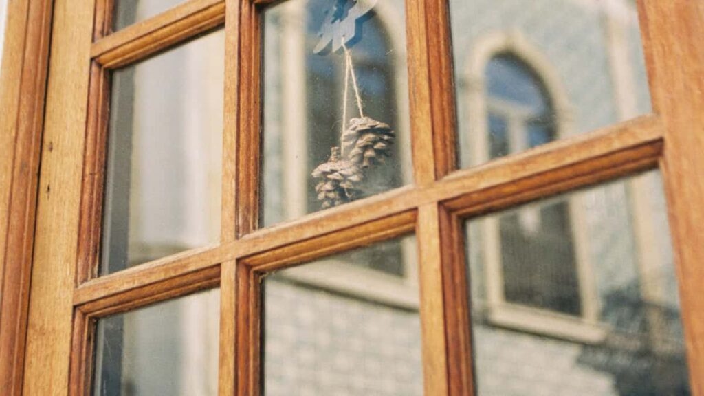 Guia practica para creadores en Ecuador: como localizar, pitchar y cerrar oportunidades UGC con marcas del Reino Unido usando Takatak y estrategias cross-platform.