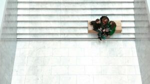 Guia practica para anunciantes en Ecuador: como localizar y colaborar con creadores canadienses en Telegram que produzcan guias de ciudad locales y autenticas.