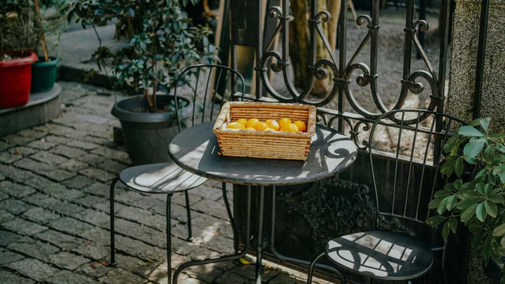 Estrategia practica para creadores en Ecuador: como acercarte a marcas puertorriquenas vinculadas a Netflix y promover tracks en retos virales.