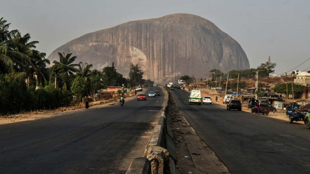 Guia practica para anunciantes en Ecuador: donde hallar creadoras sudafricanas en Facebook, como evaluarlas y lanzar series tutoriales con estrategia local.