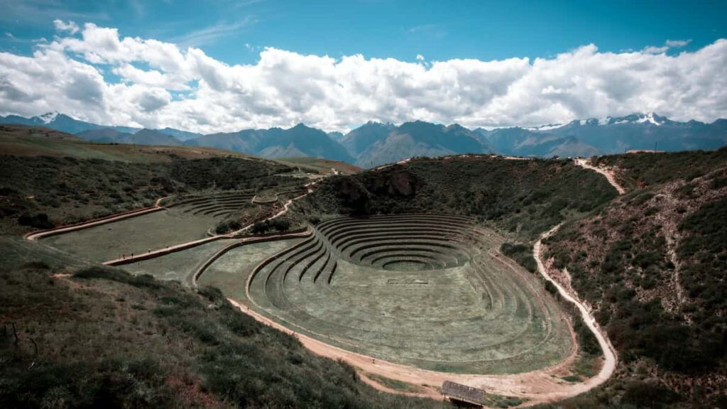 Guia practica para creadores en Ecuador sobre como encontrar y contactar marcas de Bahrain en Reddit para propuestas de videos GRWM, con tacticas, errores comunes y recursos utiles.