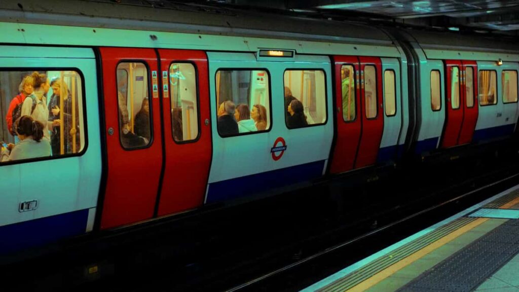 Guia practica para creadores en Ecuador: estrategias reales para conectar con marcas de EE. UU. en Reddit y representar marcas de fitness.