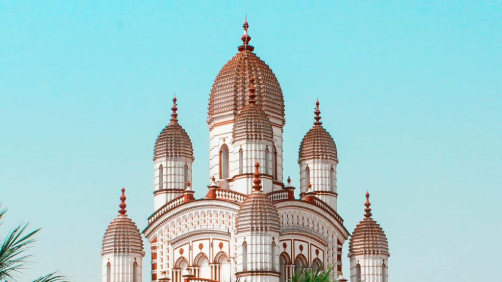 Guia practica para anunciantes en Ecuador: como localizar y activar creadores de Panama Josh para impulsar instalaciones moviles, con riesgos, tacticas y herramientas.