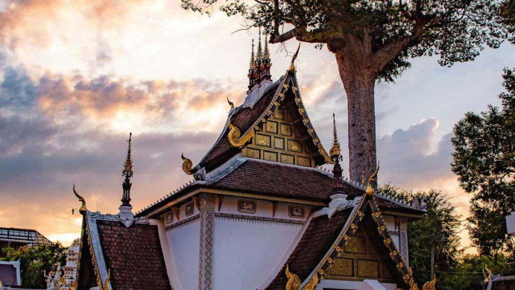 Guia practica para creadores en Ecuador que quieren conectar con marcas de Laos en Twitch, construir confianza y cerrar patrocinios culturales y efectivos.