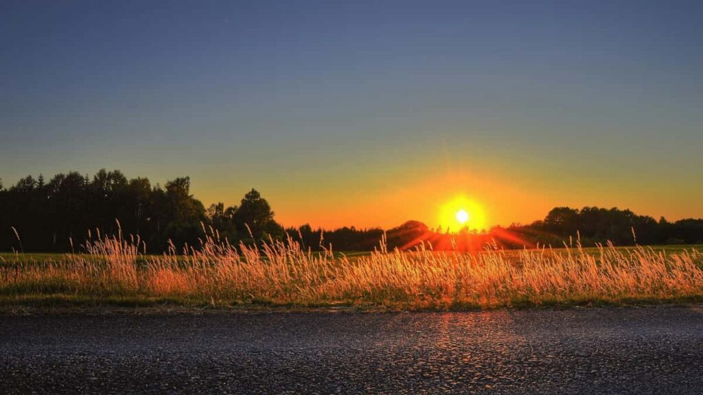 Guia practica para creadores en Ecuador: como identificar, acercarte y cerrar patrocinios con marcas paraguayas usando WeChat, tacticas, ejemplos y riesgos.