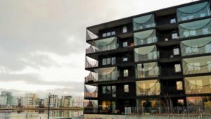 Guia practica para creadores en Ecuador: estrategias y pasos para llegar a marcas en Takatak y promocionar tracks mediante challenges locales y patrocinados.