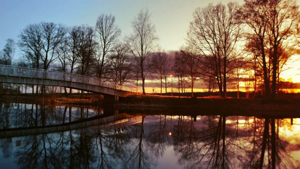 Estrategias practicas para encontrar creadores nepaleses en Spotify y activar pruebas SaaS entre audiencias nicho desde Ecuador.