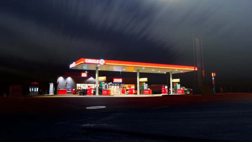 Guia practica para anunciantes en Ecuador: como localizar y activar creadores de LinkedIn en Polonia que impulsen flash sales mediante hype de influencers.