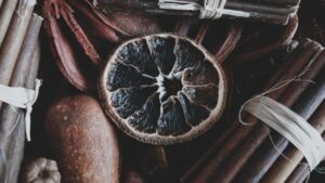 Guia practica para creadores en Ecuador que quieren negociar patrocinios con marcas de Kenia en Moj: estrategia, pitch, ejemplos y herramientas.